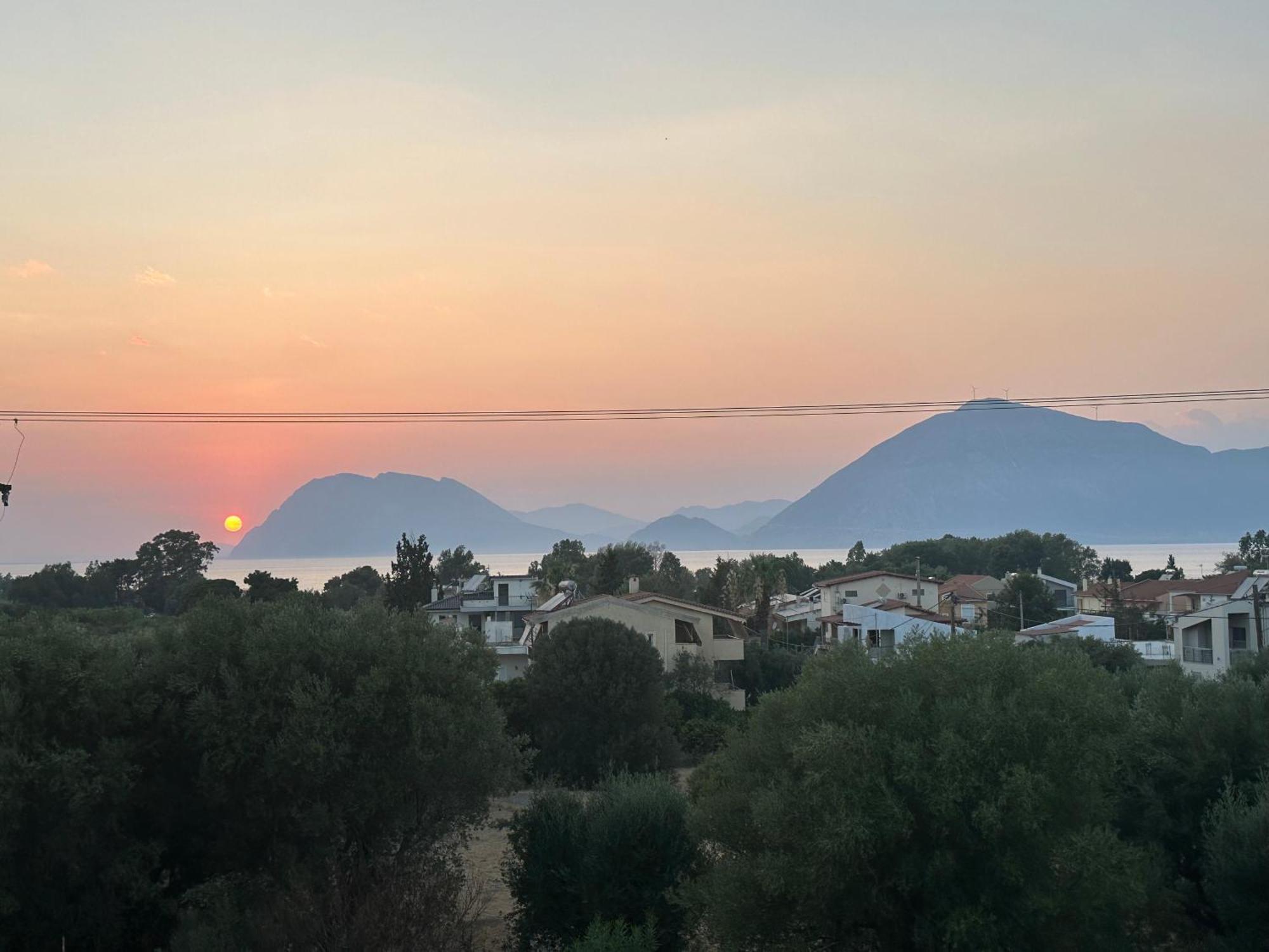 Δωματιο Με Ησυχία Και Θέα Patras Buitenkant foto